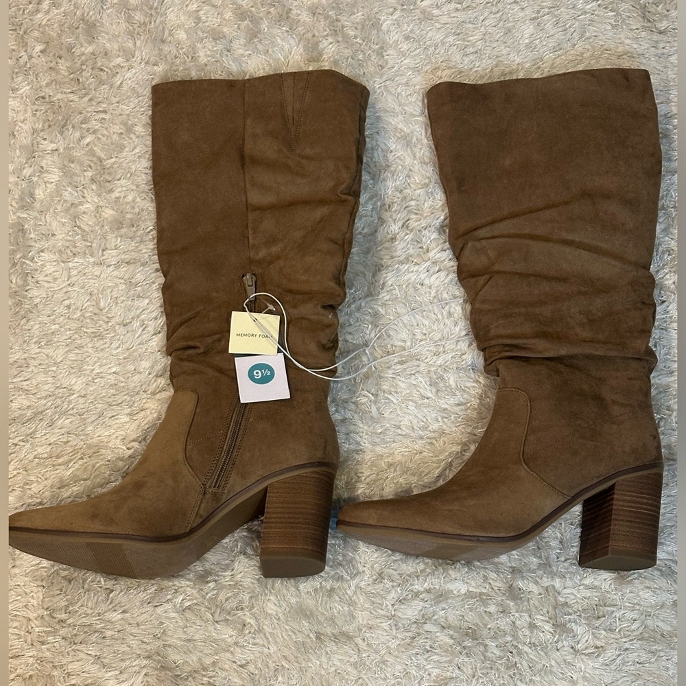 NWT Junie Brown Heeled Boots
